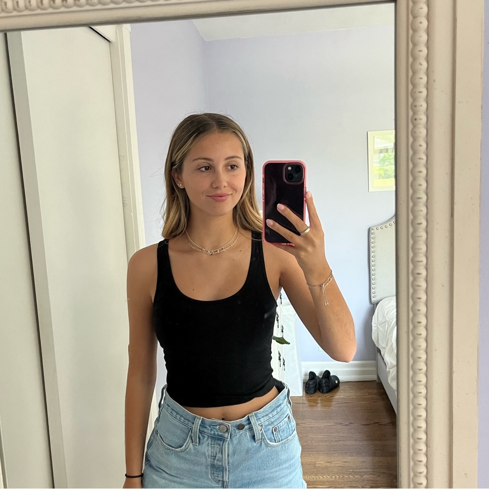 Aritzia TNA tank top